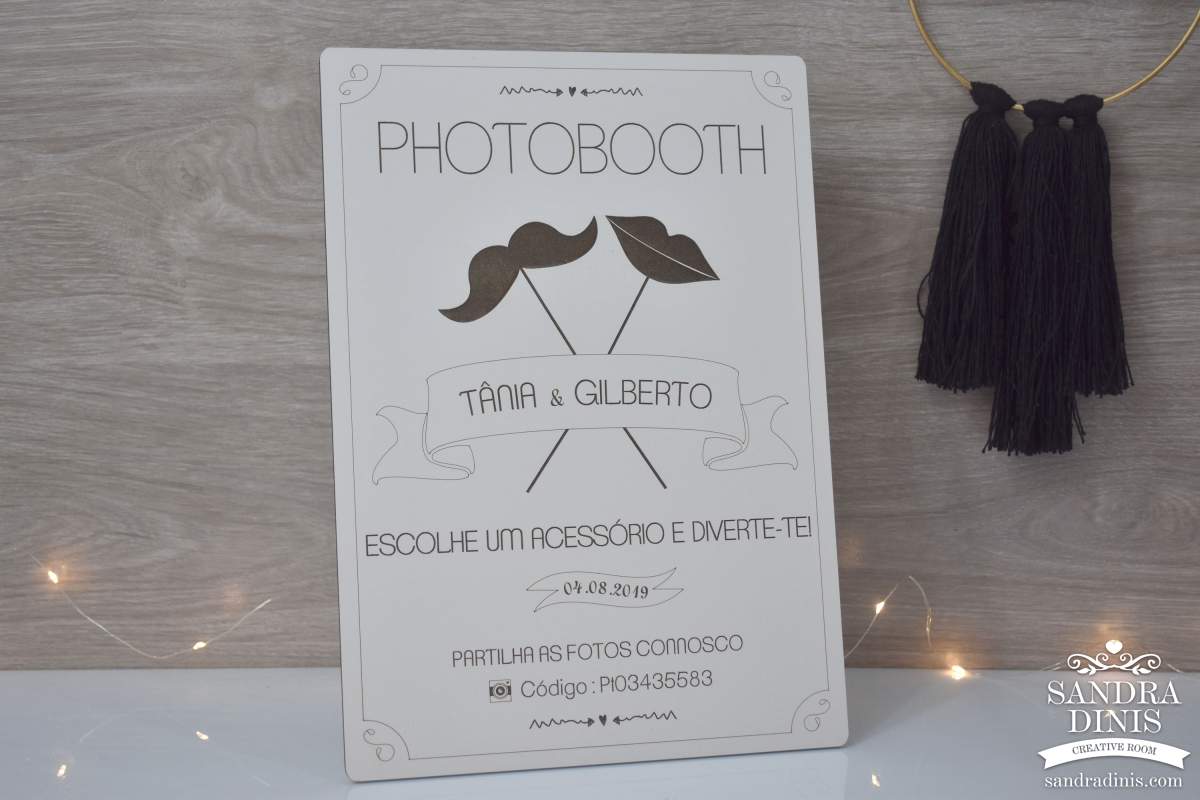 Placa Photobooth com Suporte Branca