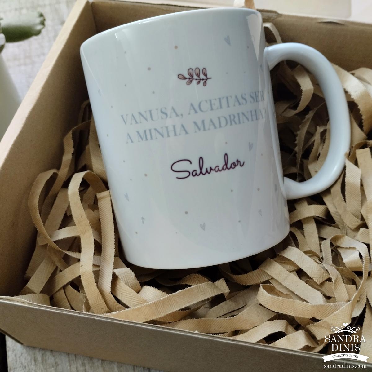 Caneca em caixa convite madrinha batismo V2