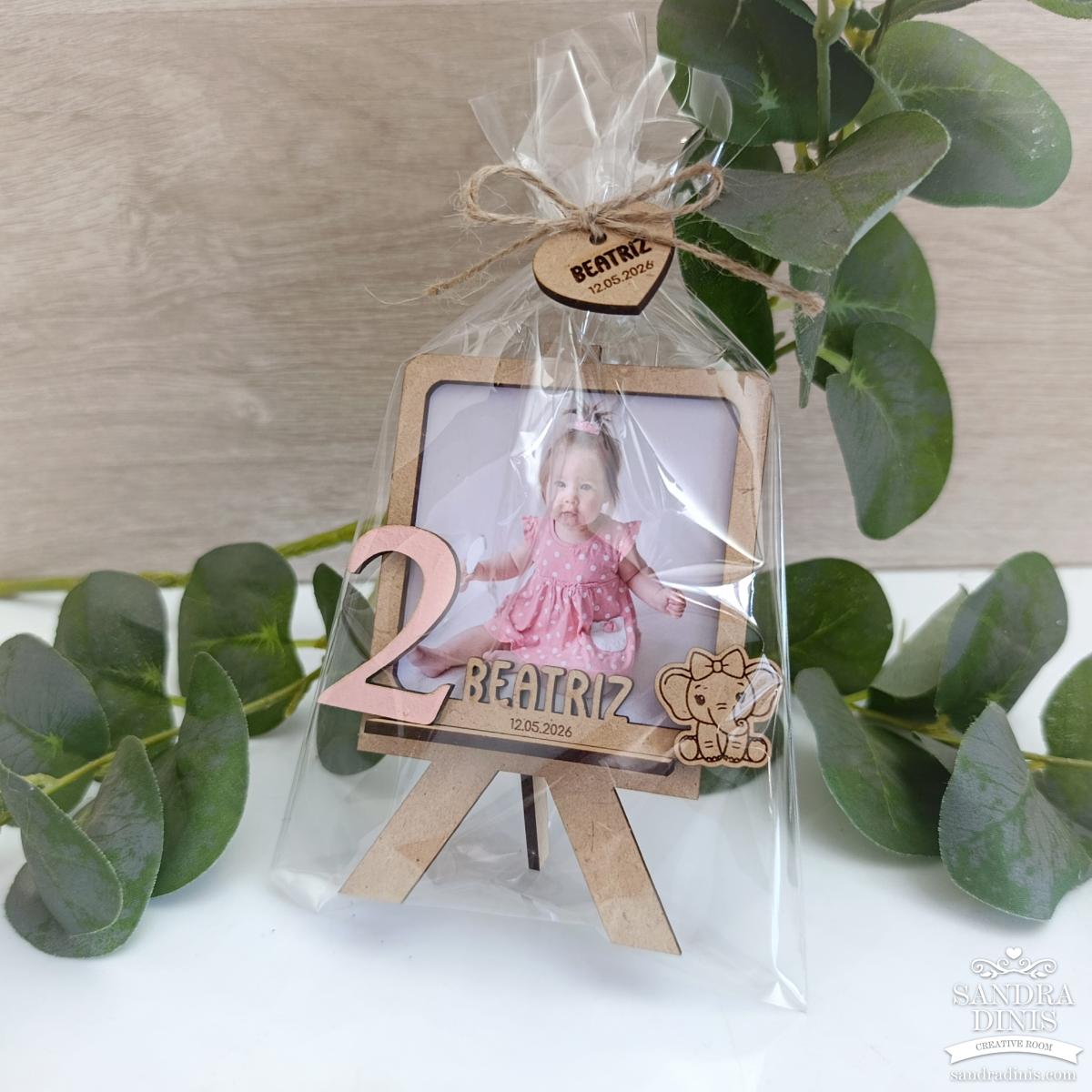 Moldura lembrança aniversário com fotografia 