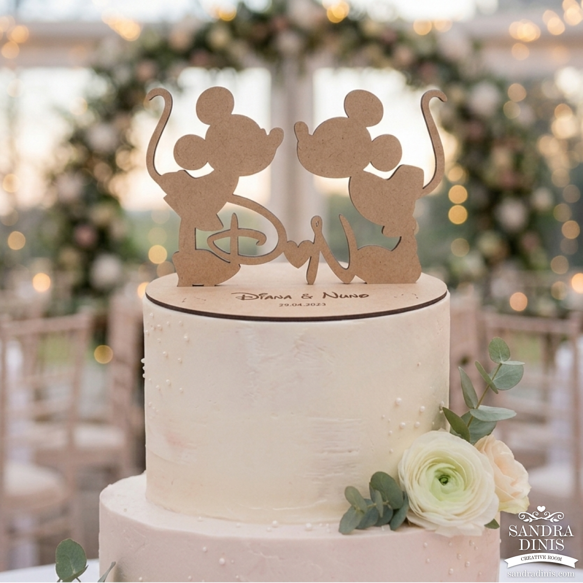 Topo de bolo Minnie E Mickey com Iniciais em Madeira