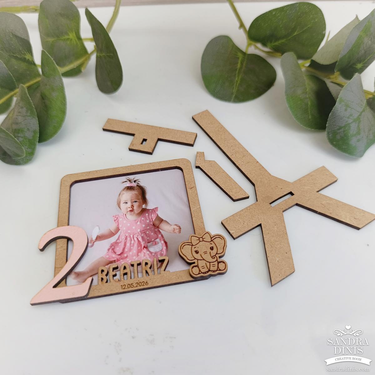 Moldura lembrança aniversário com fotografia 