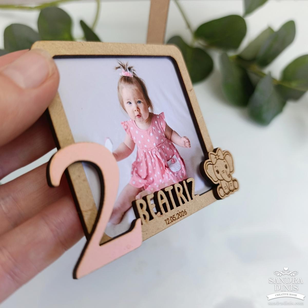 Moldura lembrança aniversário com fotografia 