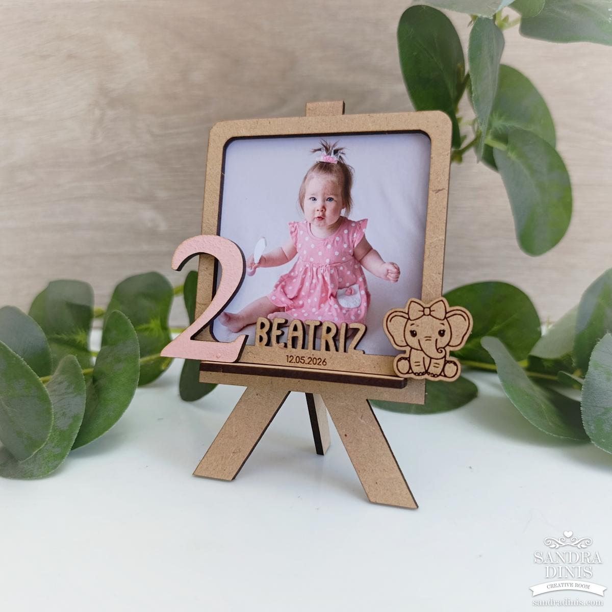 Moldura lembrança aniversário com fotografia 