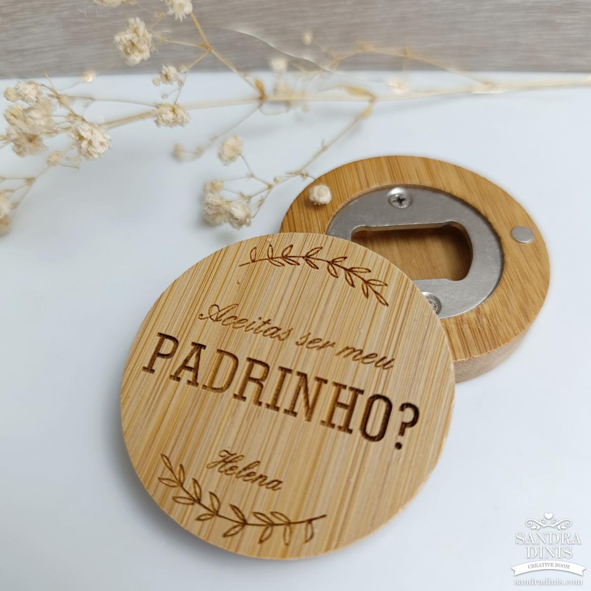 Abre-cápsulas Personalizado em Madeira – Momentos que se Brindam