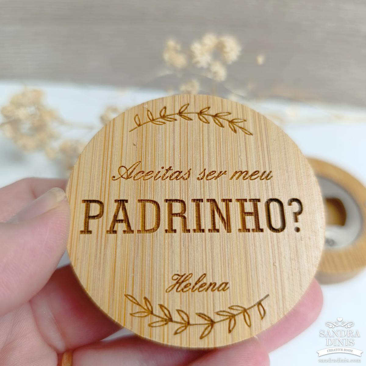 Abre-cápsulas Personalizado em Madeira – Momentos que se Brindam