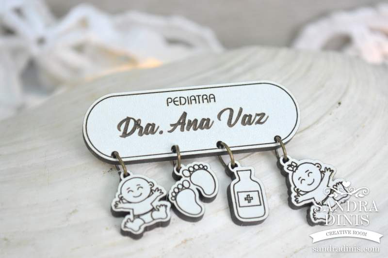 Alfinete de peito branco - Pediatra 