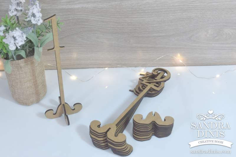 Marcador de Mesa Pé Alto Torneado