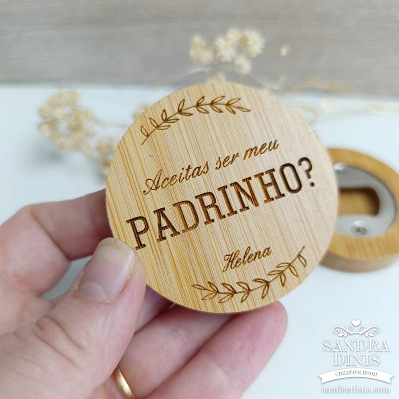 Abre-cápsulas Personalizado em Madeira – Momentos que se Brindam