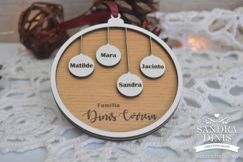 Bola com bolinhas família - branco e carvalho